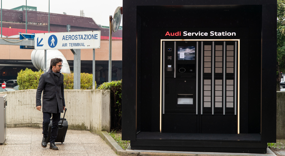 Il box dove si inseriscono dati e chiavi della propria Audi all'aeroporto Marconi di Bologna