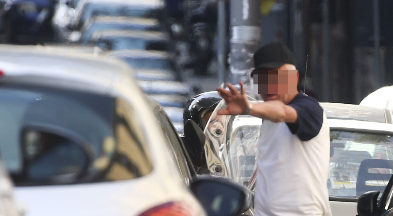 Naples Intensifies Crackdown on Illegal Parking Attendants