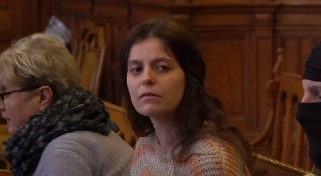 Ilaria Salis accetta candidatura alle Europee con Avs, verso la firma in carcere a Budapest. Ma Bonelli smentisce