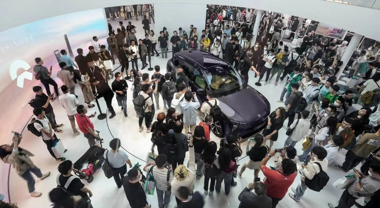 La presentazione di una novità al Shanghai Auto Show 2023
