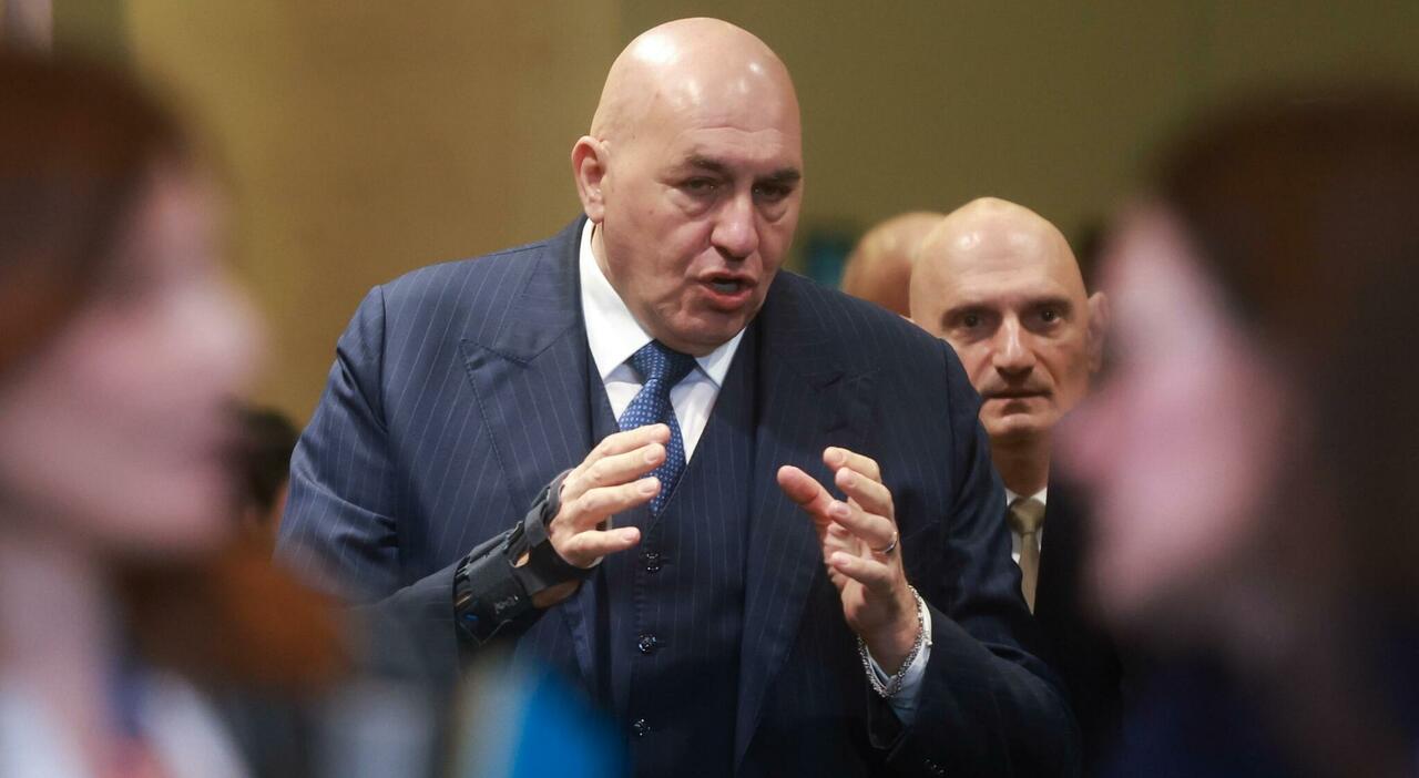 Il ministro della difesa Guido Crosetto
