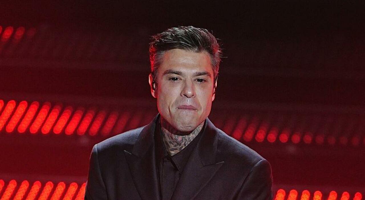 Fedez e le intercettazioni con Lucci: «Ti porto un regalo». Polemica a Sanremo, Carlo Conti: «Che penso? Non è indagato»