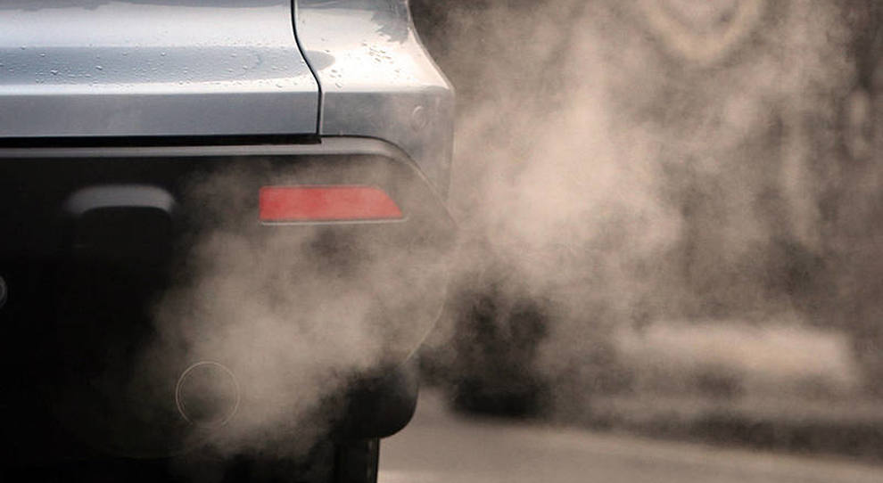 Inquinamento, giudici tedeschi: “Divieti circolazione diesel legittimi. Città possono imporli per migliorare qualità aria”