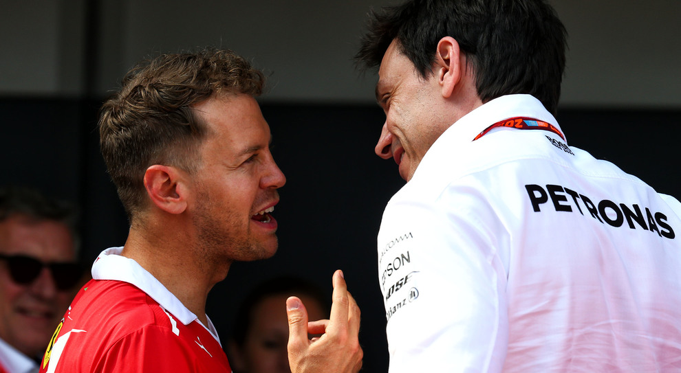 Nella foto, Vettel e Wolff a colloquio nel passato