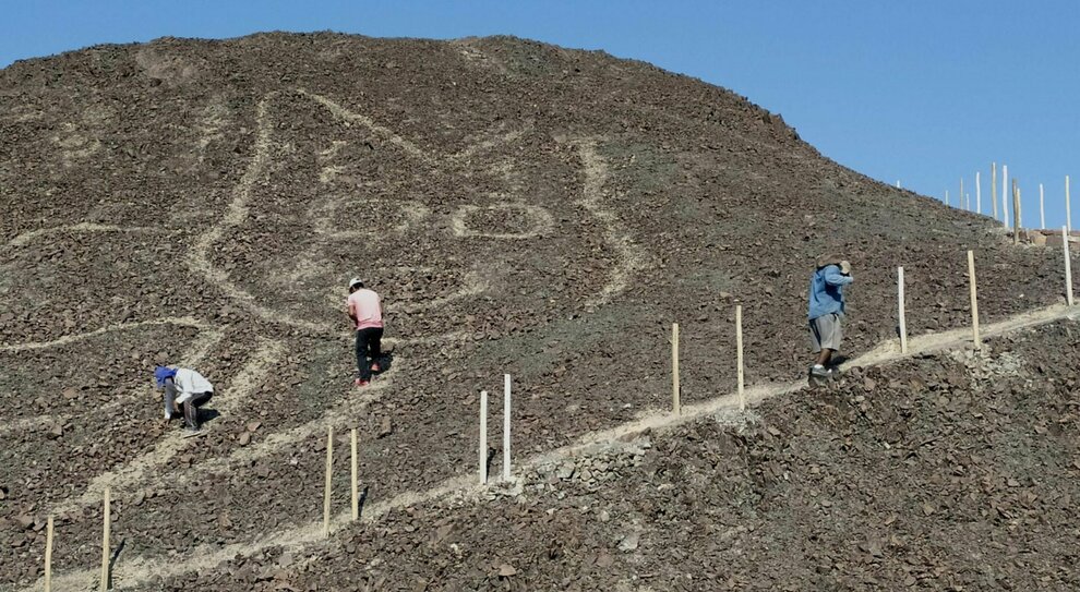 Immagini Stock - Veduta Aerea Del Geoglifi Vicino A Nazca - Famoso Linee Di  Nazca, Perù. Nel Centro, Spider Cifra È Presente.. Image 69785583