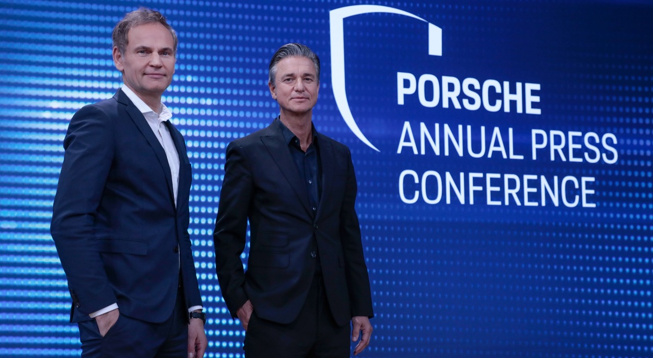 da sinistra Oliver Blume, presidente del consiglio di amministrazione di Porsche e Lutz Meschke, vice presidente e membro del comitato esecutivo per le Finanze e l It