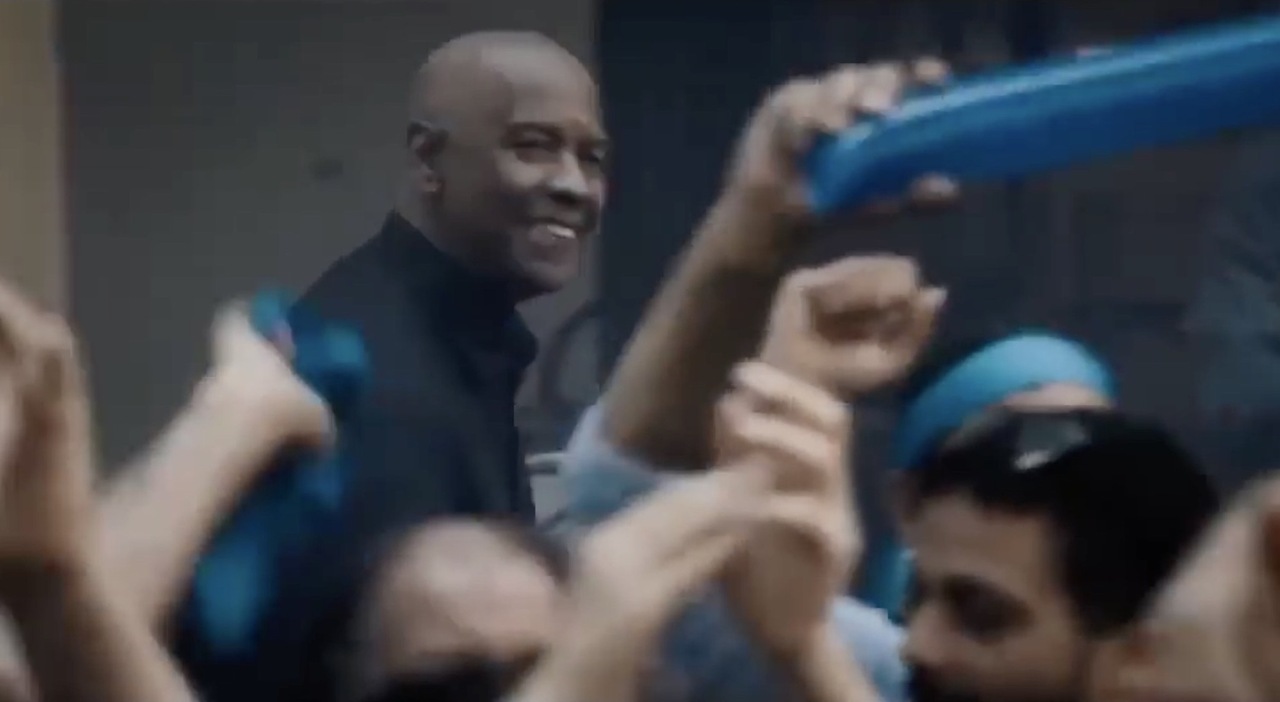 The Equalizer 3, il trailer: nel film girato a Napoli anche scene di festa  con bandiere azzurre