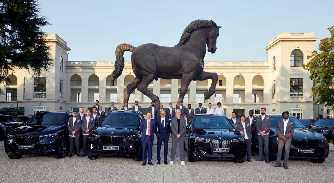 I ”cavalli” BMW con AC Milan alla prova dell’ippodromo. Consegnata alla squadra flotta di 45 vetture per la stagione 2023/2024