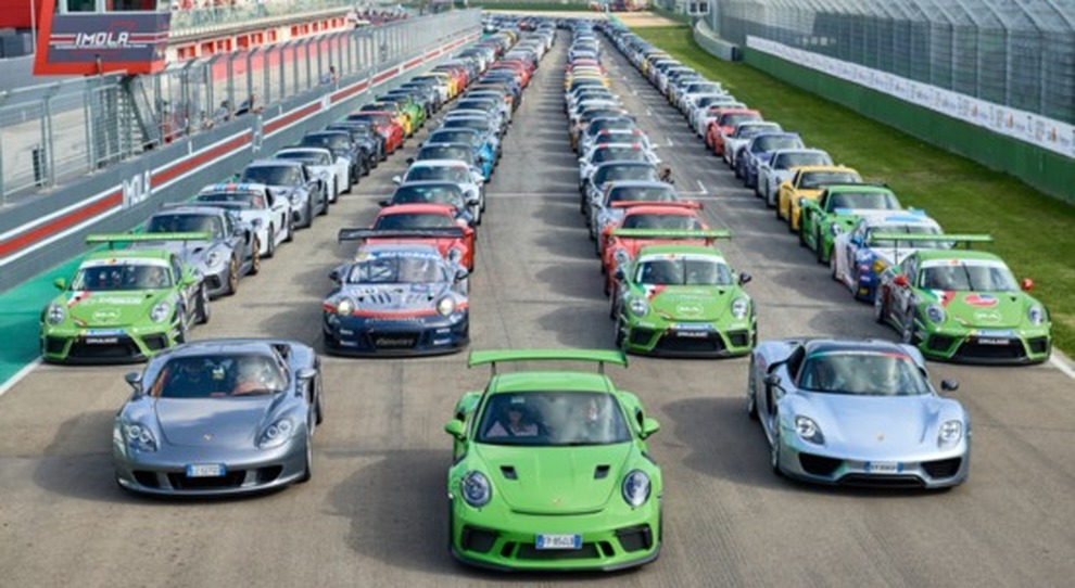 Una parata di Porsche