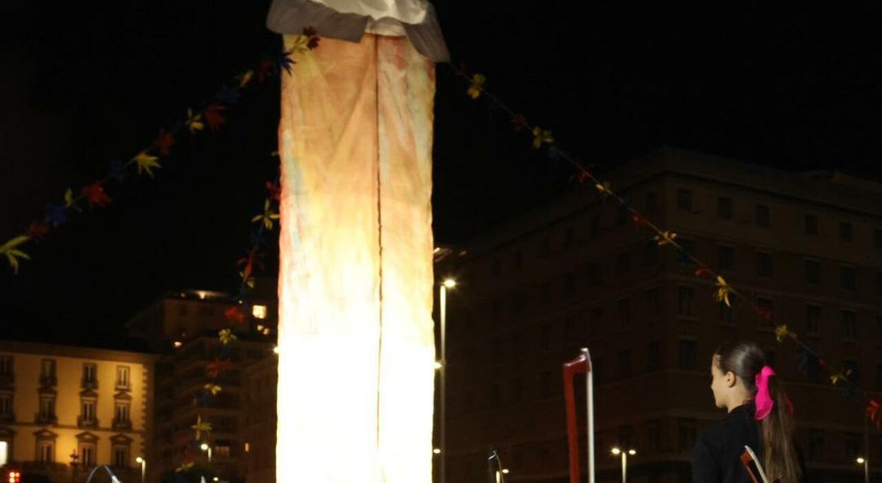 Napoli, ecco la maxi opera del Pulcinella a piazza Municipio: «Una forma inconfondibile»