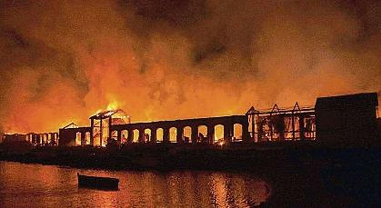 Napoli, incendio Città della Scienza: assoluzione per il vigilante e il nodo dei fondi spariti