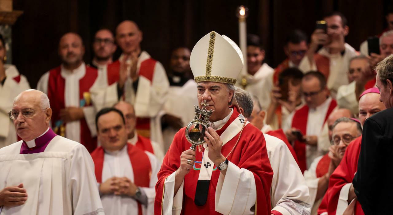 Diocesi di Napoli, l?ira del vescovo Battaglia che convoca la Curia: «C?è un corvo tra di noi»