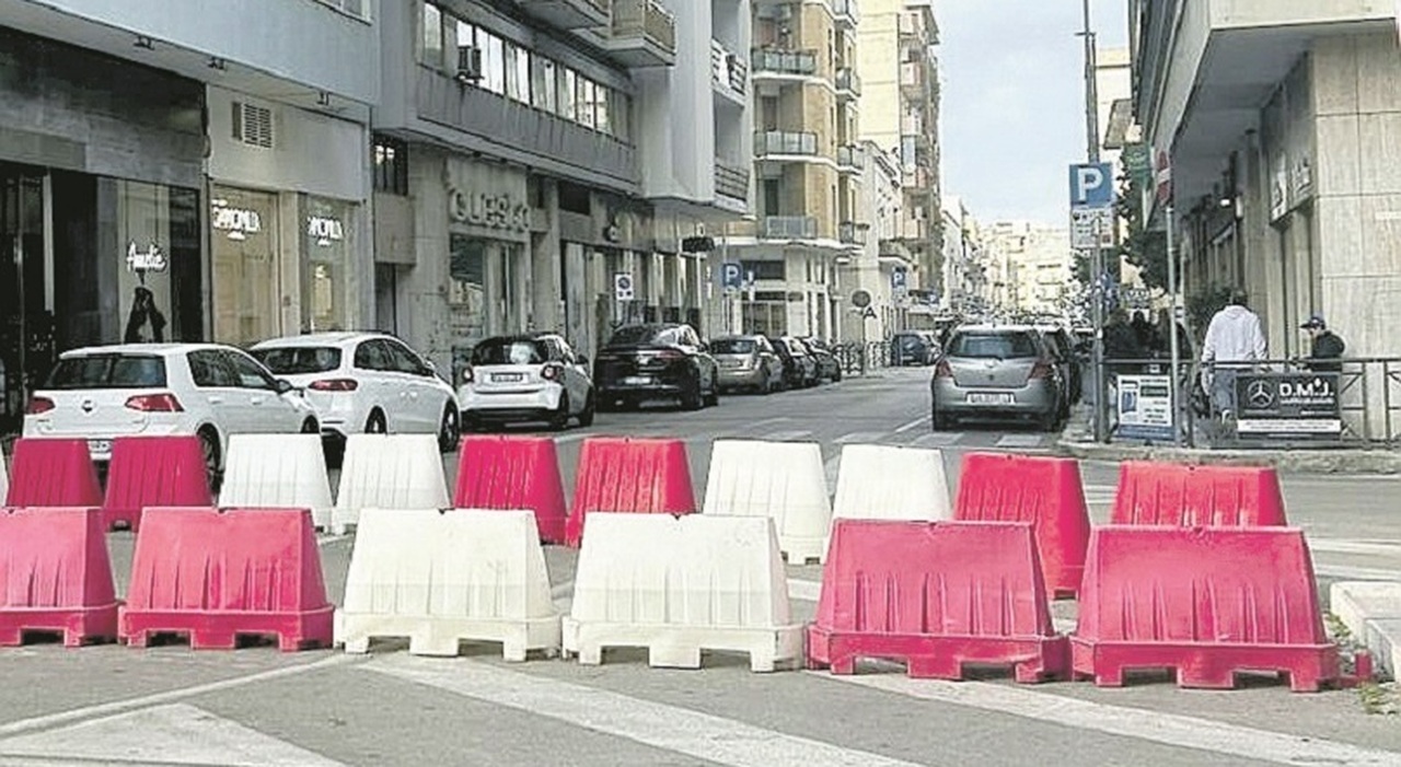 Lecce, la rivoluzione di piazza Mazzini: sensi di marcia invertiti e 60 parcheggi a spina