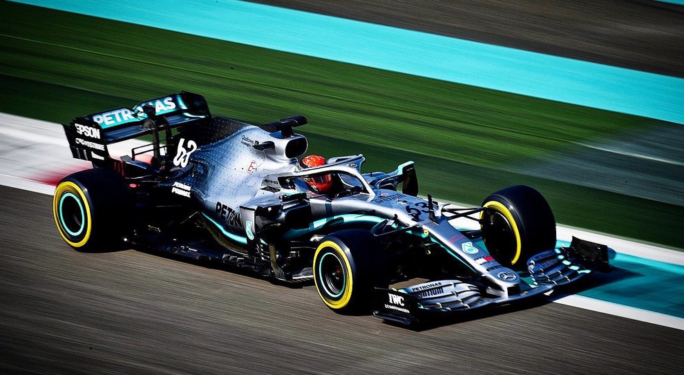 George Russell al volante della Mercedes è stato il migliore nella seconda giornata di test a Yas Marina