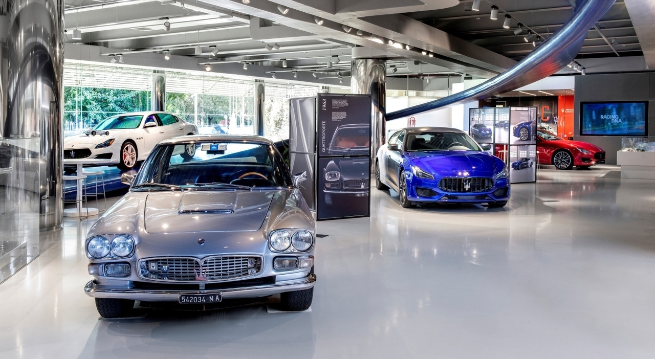 Lo showroom nella sede di Modena della Maserati