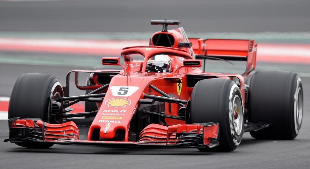 Sebastian Vettel con la nuova Ferrari in pista a Barcellona
