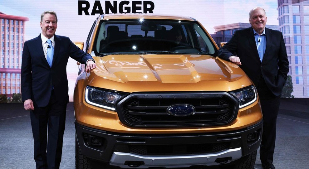 Bill Ford (a sinistra), executive chairman di Ford Motor Company, e Jim Hackett (R), Presidente e CEO, hanno presentato il nuovo Ford Ranger al North American International Auto Show (NAIAS) di Detroit