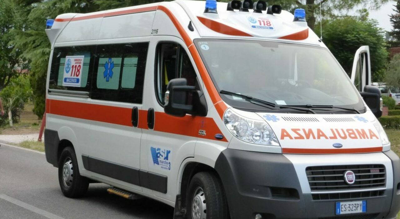 Incidente in bicicletta a Camerino: cade, sbatte la testa e muore davanti a un amico. Per l