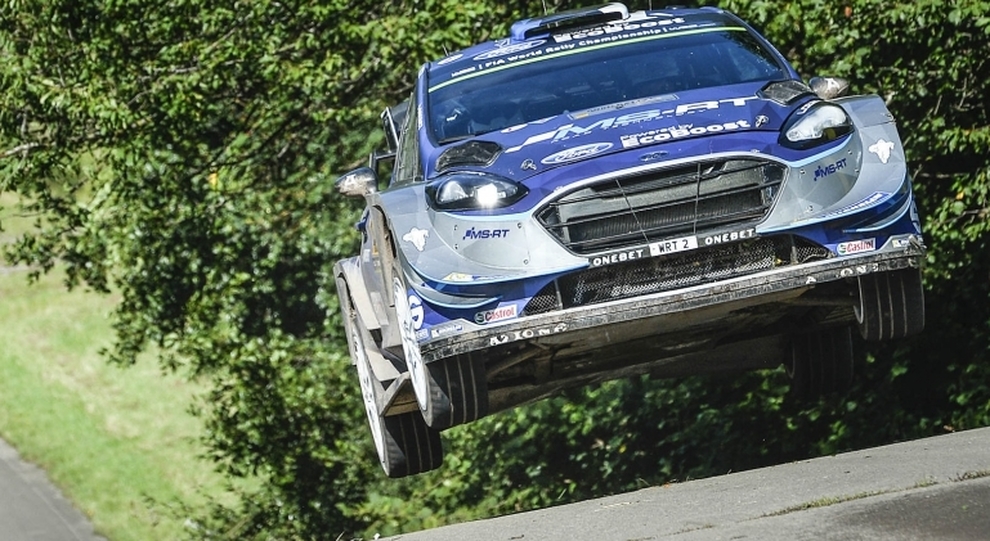 La Ford Fiesta WRC Plus di Tanak affronta un salto al Rally di Germania