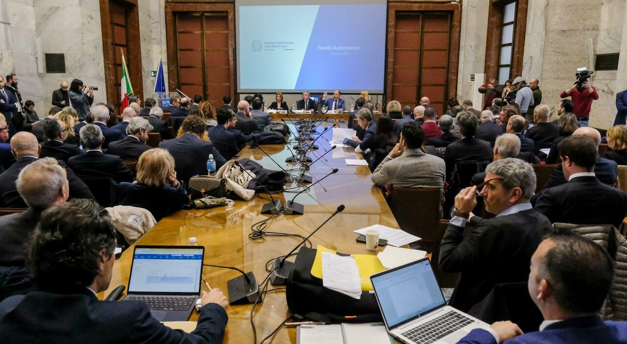 Il tavolo automotive oggi al Mimit predieduto dal ministro Urso