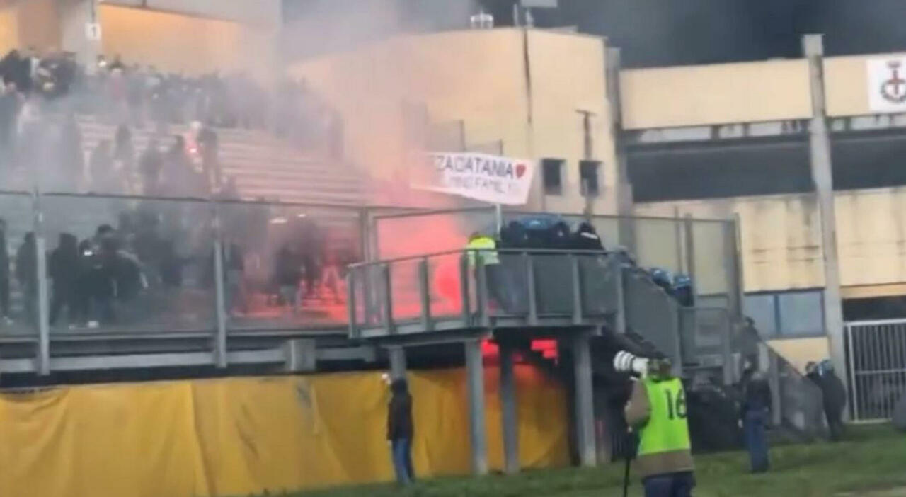 Violencia en los estadios: enfrentamientos entre ultras sicilianos en la final de la Copa Italia Serie C