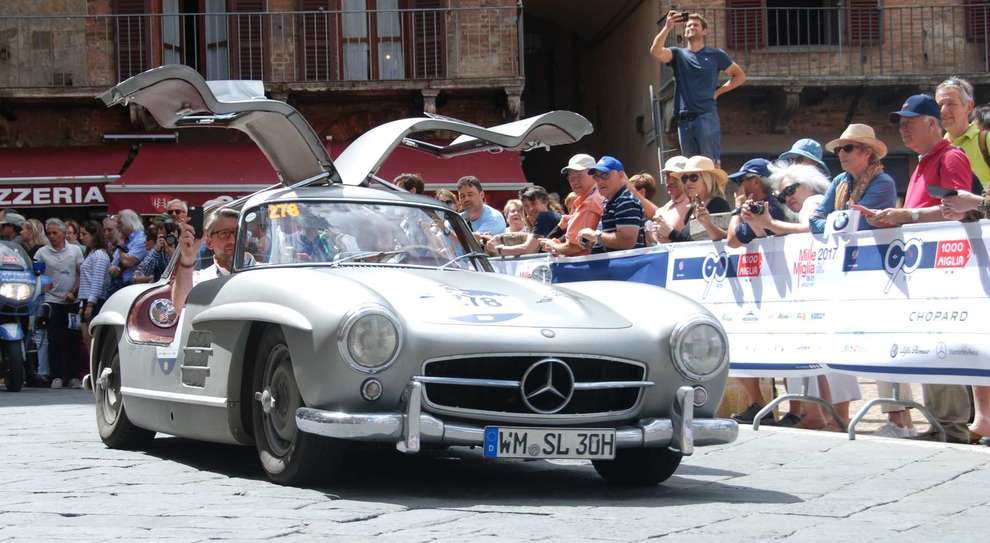 Mercedes, l’heritage sotto i riflettori della Mille Miglia. Stella festeggia 125 anni di Motorsport