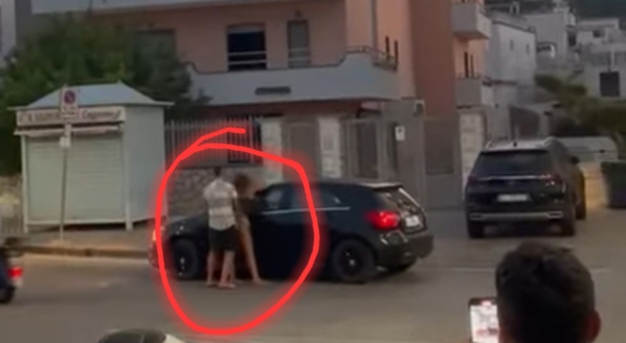 Sesso in strada a Bacoli: ripresi con gli smartphone, il video finisce sui  social