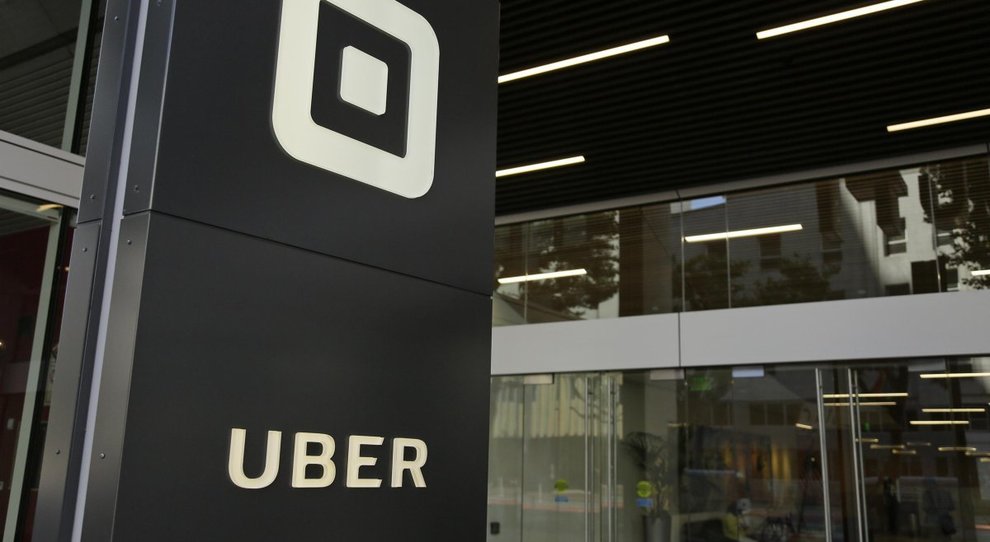 Come funziona Uber, l'applicazione che fa infuriare i tassisti di tutto il mondo
