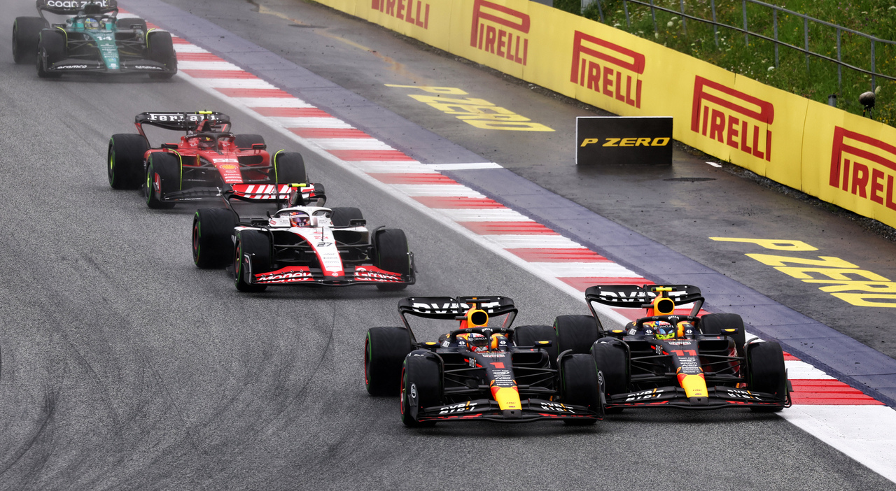 GP Austria, gara sprint: vince Verstappen, ma che duello con Perez. Ferrari terza con Sainz