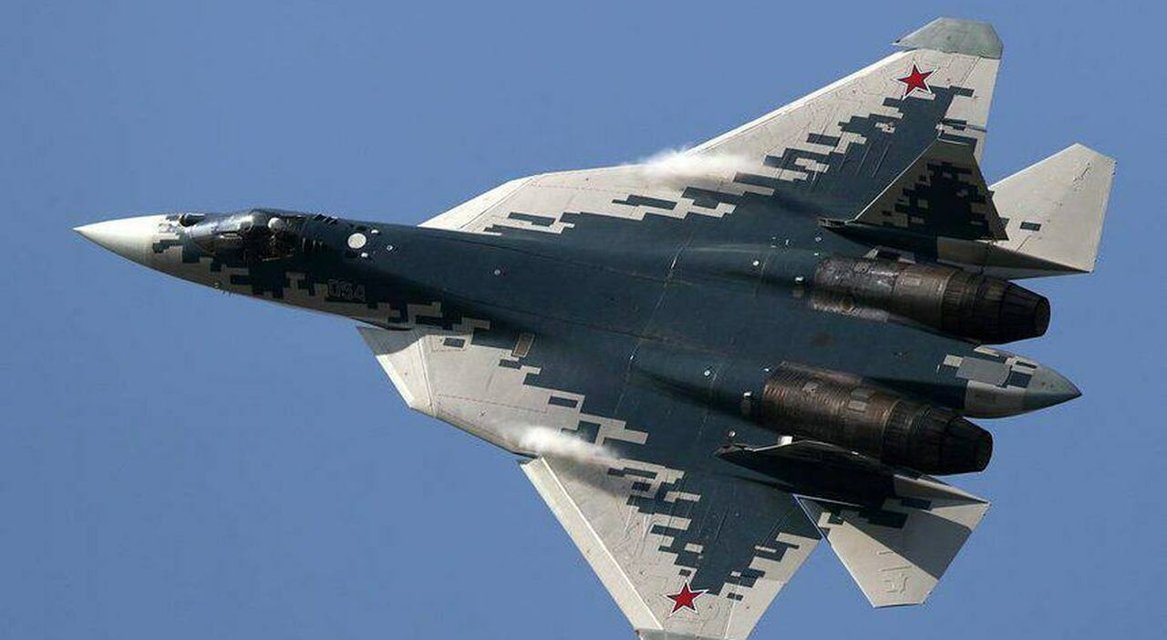 Russia, i super jet di Mosca (con le bombe plananti) nel mirino dei droni ucraini: così Kiev mette in imbarazzo l