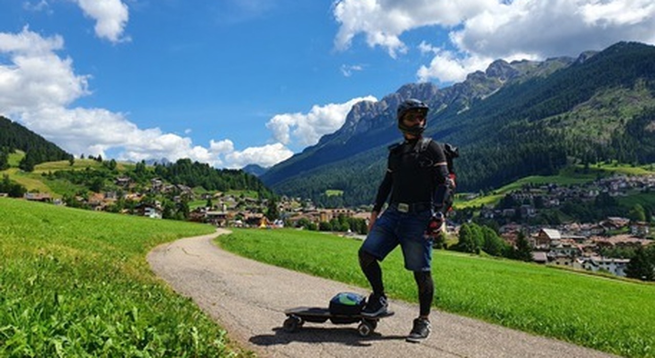 Stefano Rotella ha percorso con l'e-skate i 1.377 chilometri che separano Trento da Budapest