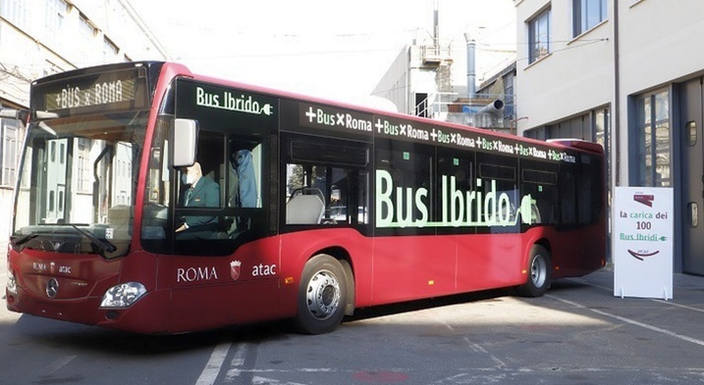 L'autobus ibrido dell'Atac sbarcato recentemente a Roma