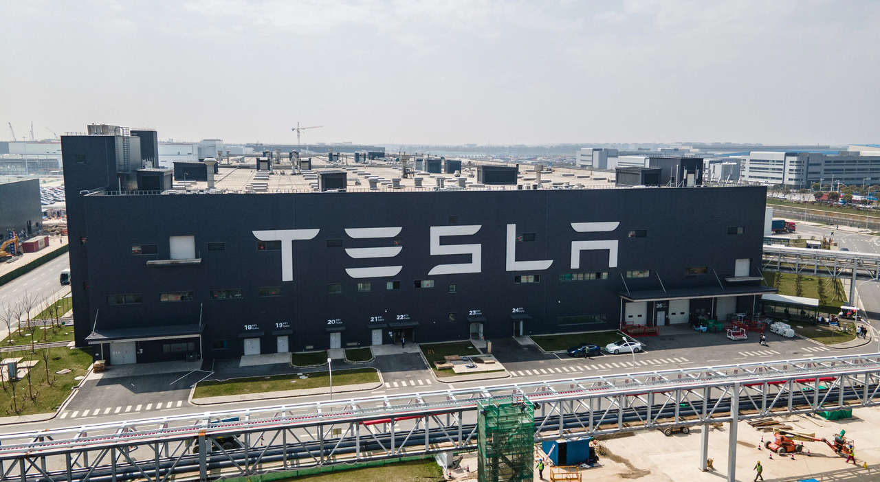 La fabbrica Tesla di Shanghai