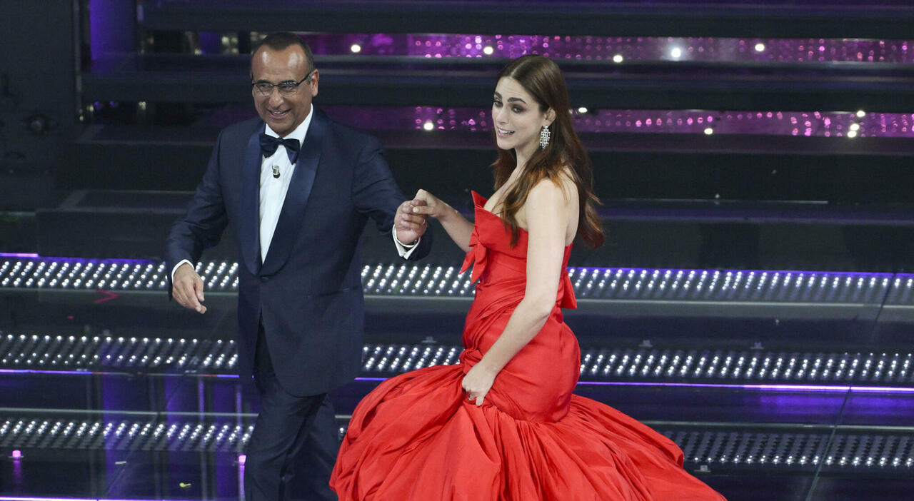 Sanremo 2025, le pagelle dei look della seconda serata: Miriam Leone (6), Clara (8), Sarah Toscano (7)