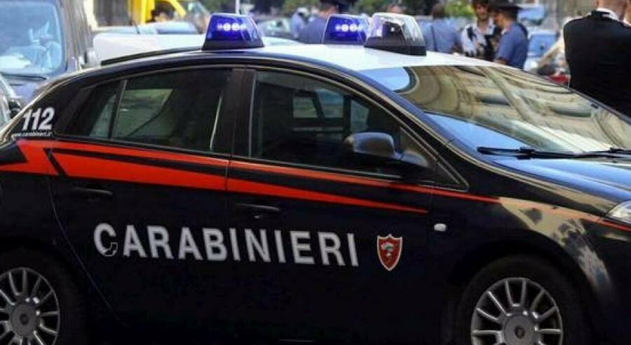 Pontecagnano, violenta e aggredisce l