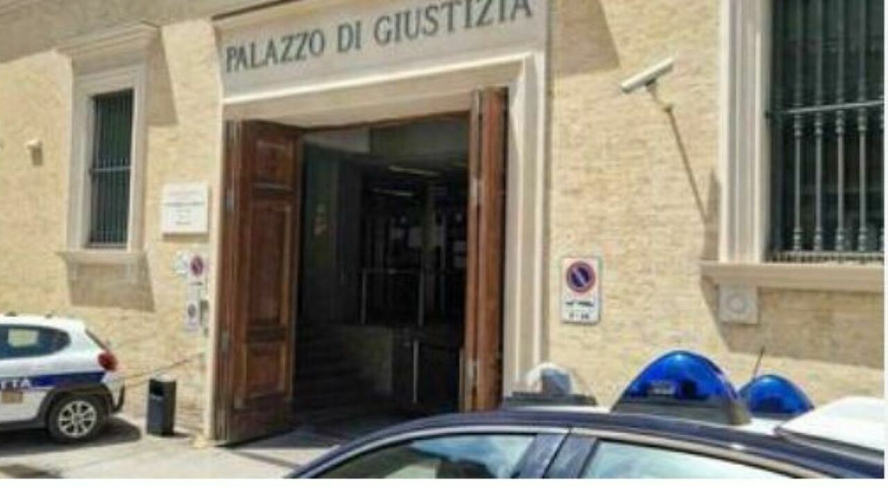 Ancona, le foto degli abusi finiscono online: stangata all?aguzzino di una 14enne