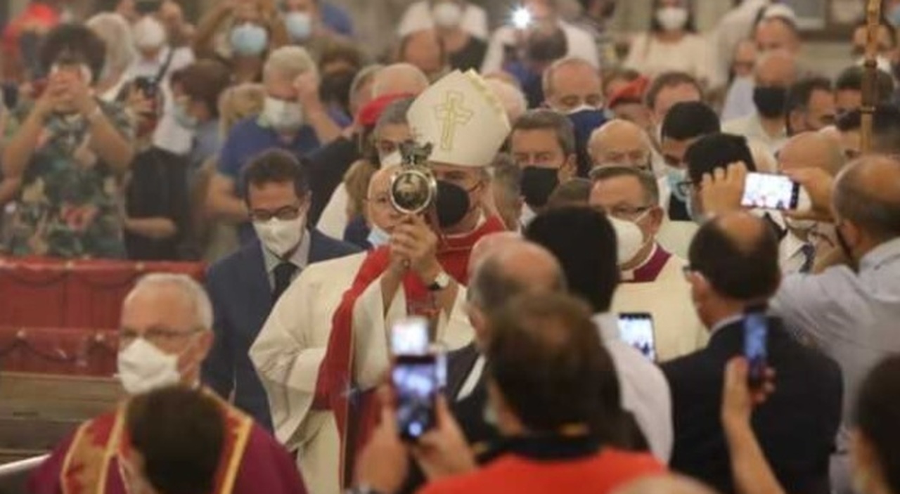San Gennaro Ha Fatto Il Miracolo Oggi San Gennaro ha fatto il miracolo, il sangue si è sciolto. Festa a Napoli