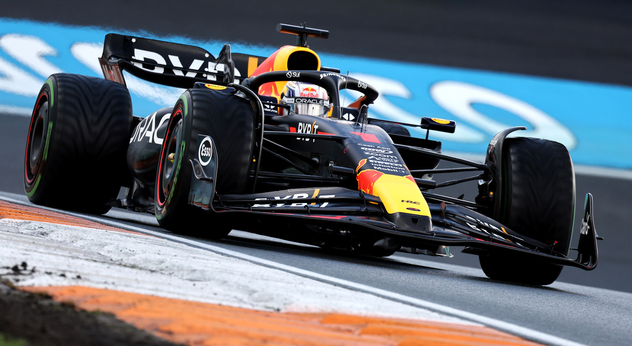 La Red Bull di Max Verstappen in pole anche a Zandvoort