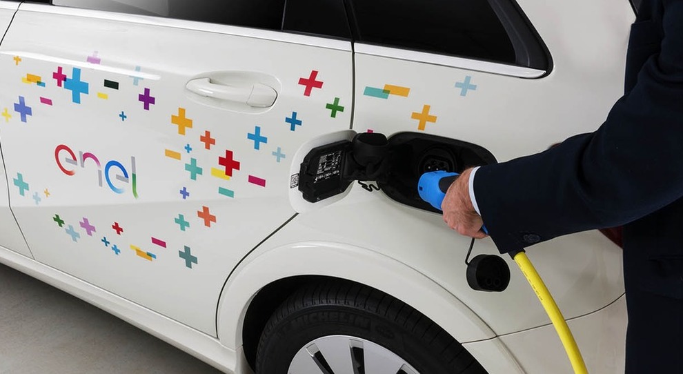 Enel, siglata intesa con fondo russo per car-sharing elettrico a Mosca
