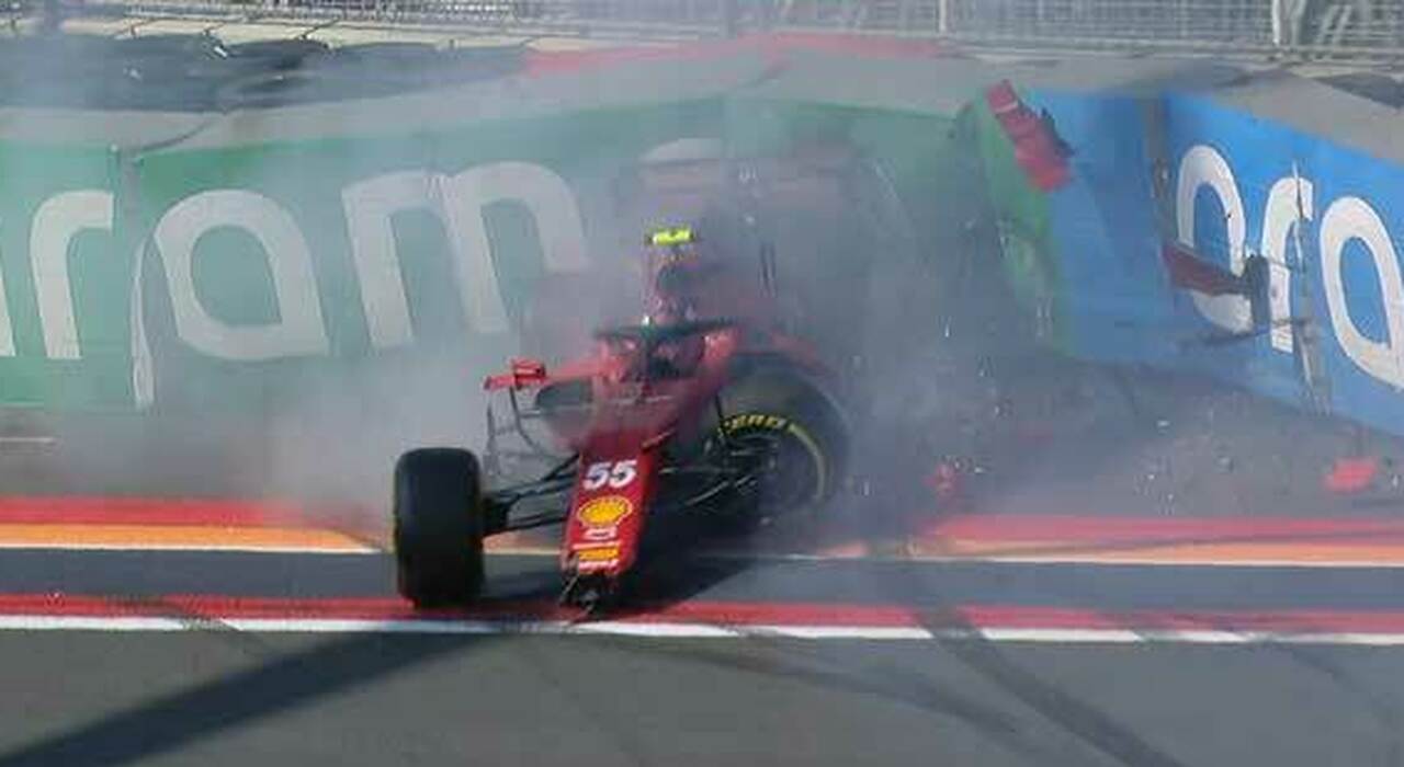 La Ferrari di Carlos Sainz contro le barriere in Olanda