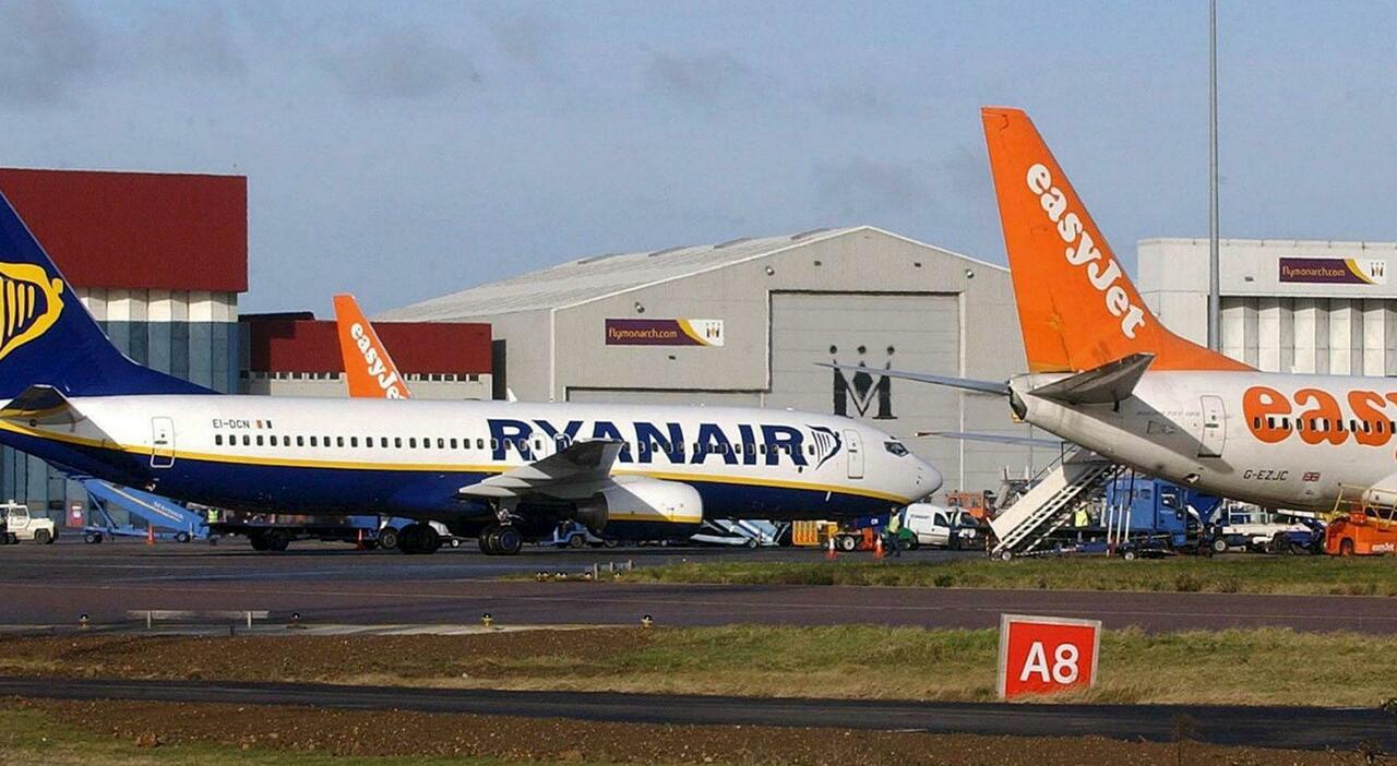 EasyJet, chiude la base all