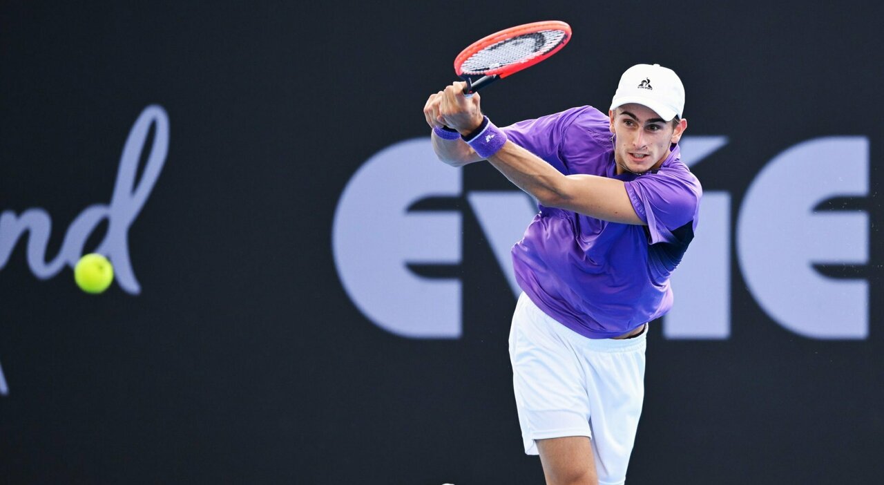 Matteo Arnaldi Secures Victory to Reach Round of 16 at ATP Miami