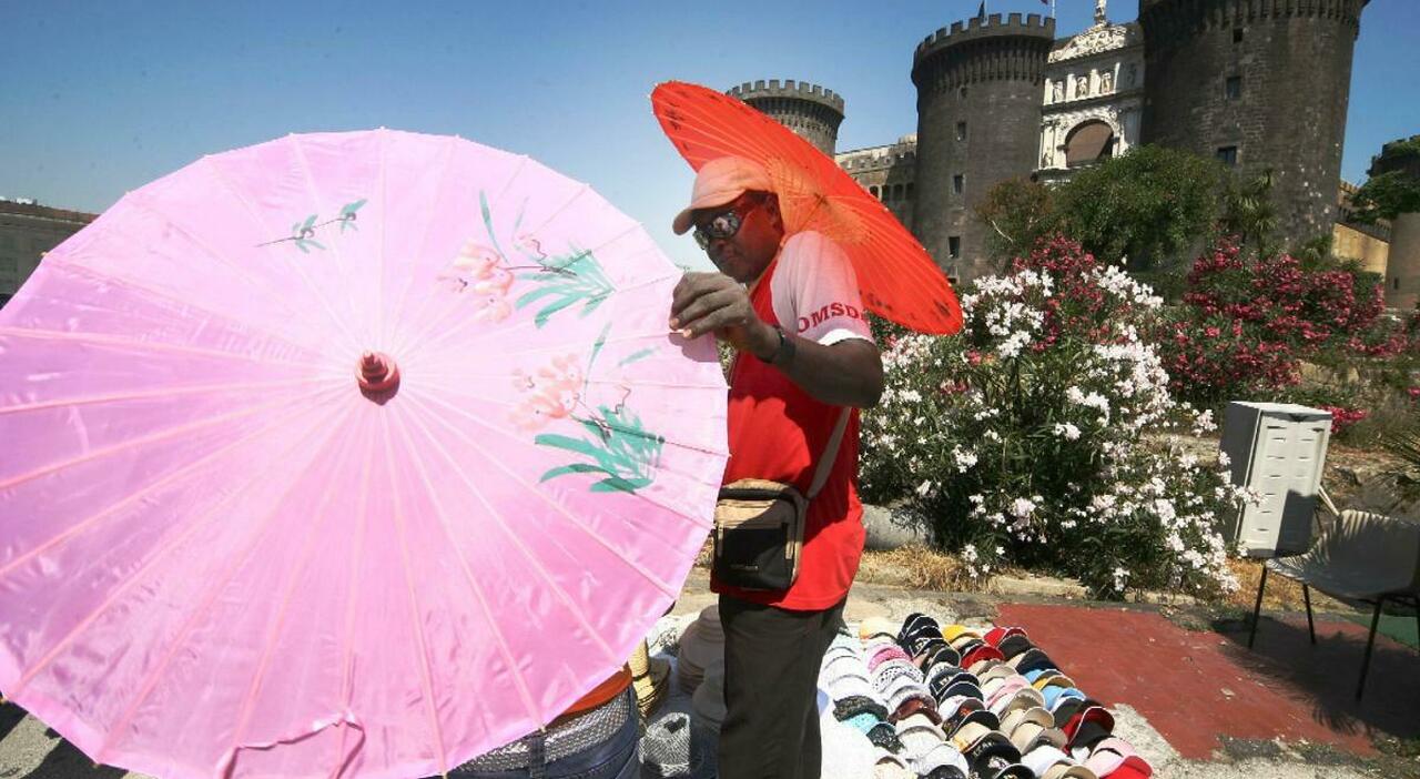 Napoli allarme ondate di calore: «Le vie del centro storico supereranno i 60 gradi»