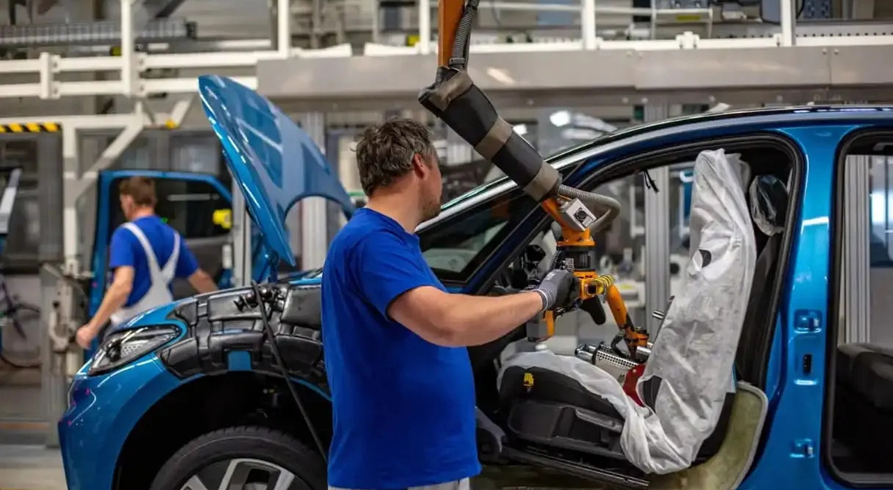 Una fabbrica di auto