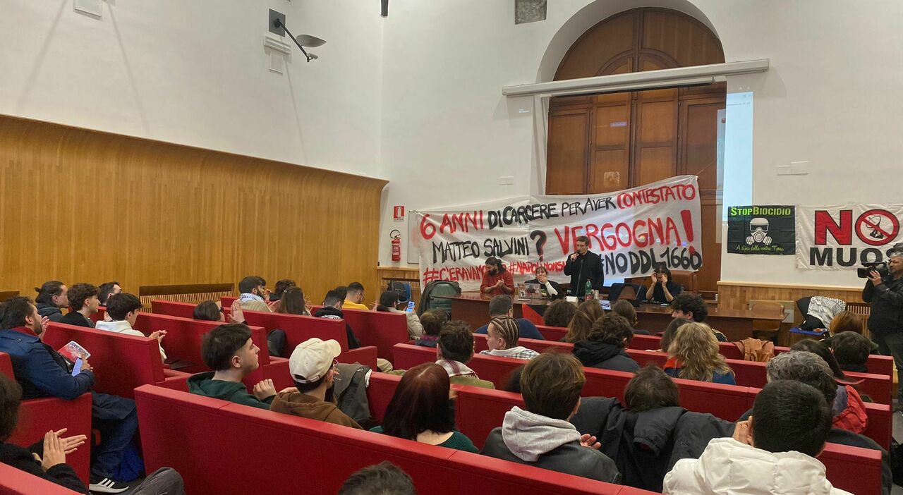 Napoli, università Federico II occupata dagli studenti contro il Ddl Sicurezza: «Tenuta sociale a rischio»