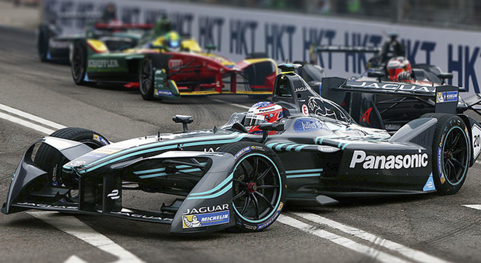 La Jaguar di Formula E impegnata in gara