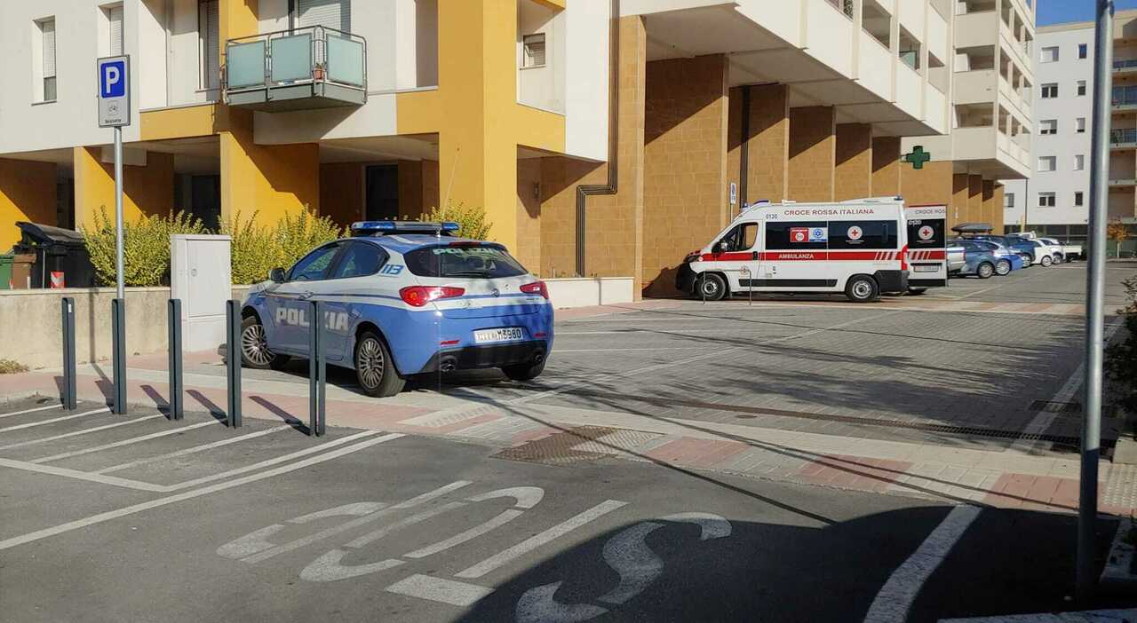 Ancona, muore in casa: vegliata per due giorni dal figlio disabile