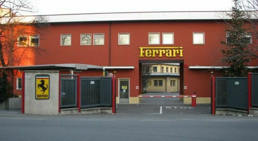 L'entrata della storica sede Ferrari a Maranello