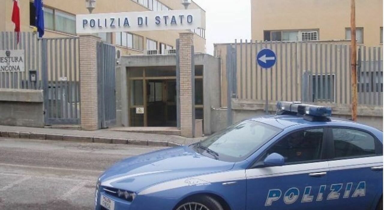 Lite in strada fra automobilisti: uno punta una pistola all