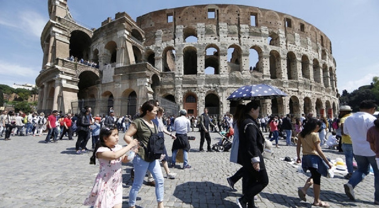 Italia invasa dai turisti: «Record di stranieri». La scommessa sul Pil